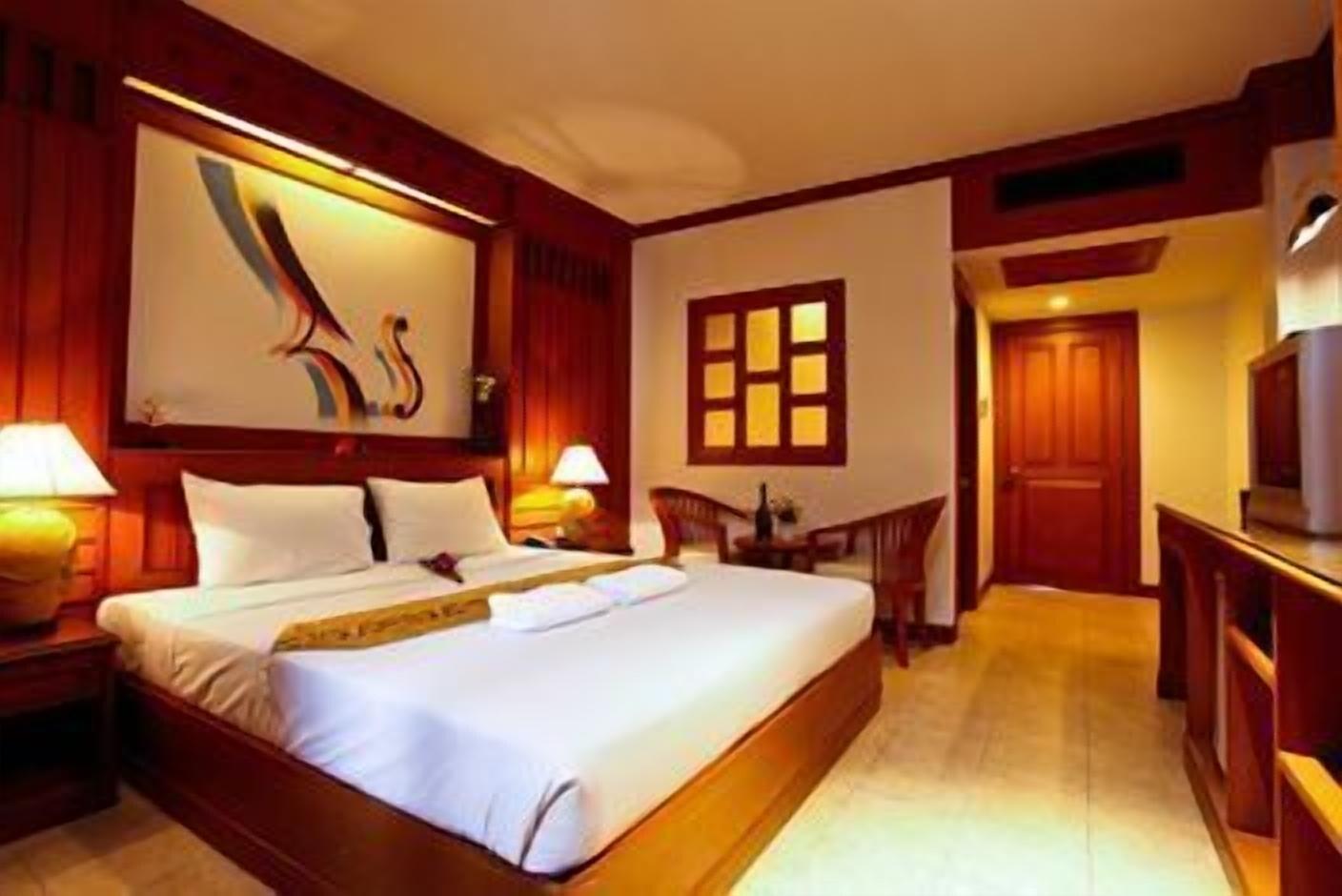 Cello Hotel Patong Exteriör bild